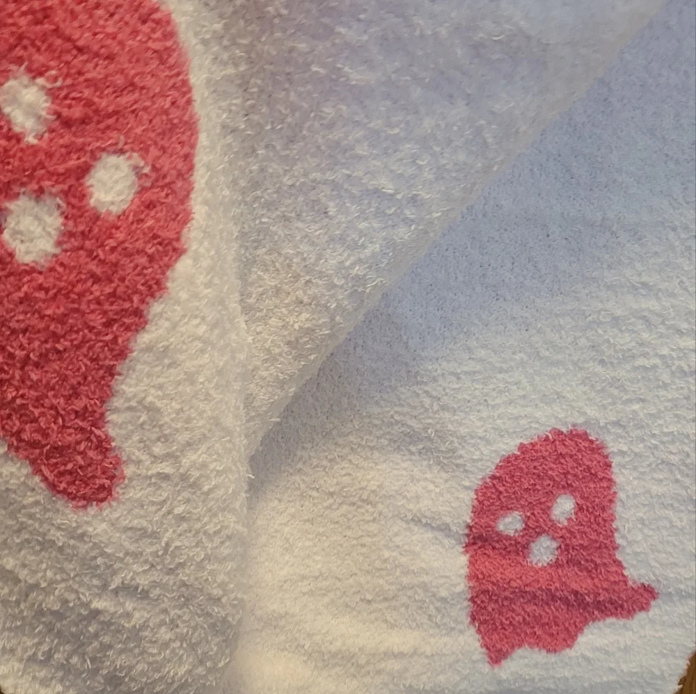 CUPCAKES AND CASHMERE VIRAL PINK/WHITE GHOST BLANKET